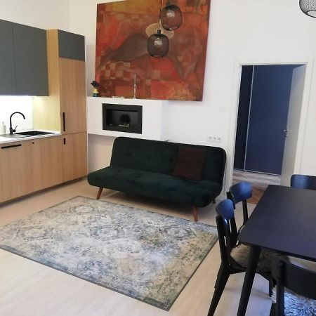 2 Bedroom Stylish Apartment In Buda Будапеща Екстериор снимка