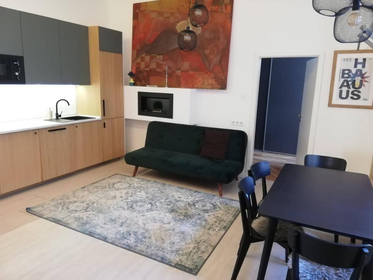 2 Bedroom Stylish Apartment In Buda Будапеща Екстериор снимка